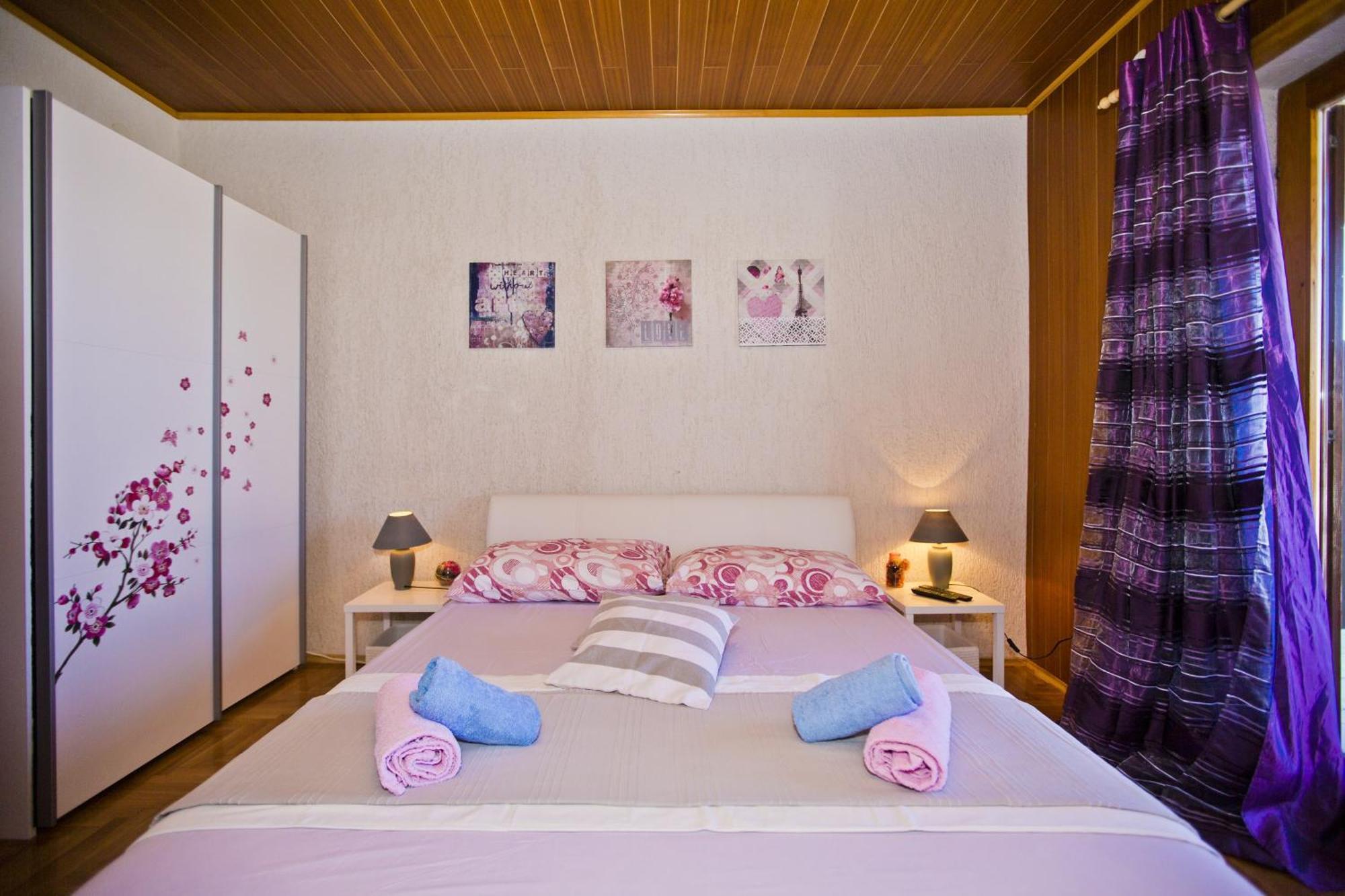 Apartments Ivusic ฮวาร์ ภายนอก รูปภาพ