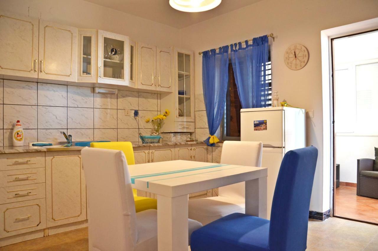 Apartments Ivusic ฮวาร์ ภายนอก รูปภาพ